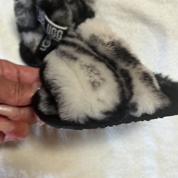 UGG infant slippers - Picture 4 of 5